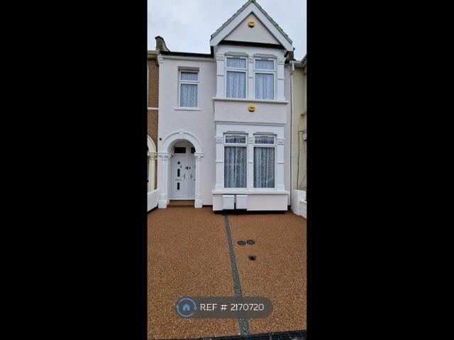 Kimberley Avenue, Ilford IG2, 2 bed flat to rent, £2,200 pcm | PrimeLocation