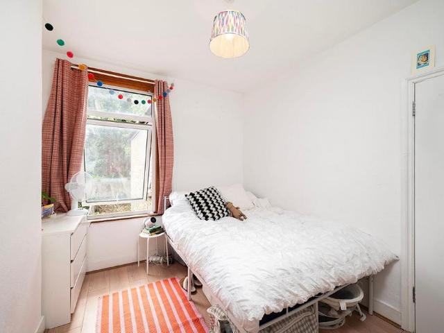 Kimberley Gardens London N4 5 bed terraced house to rent £4,250 pcm £981 pw