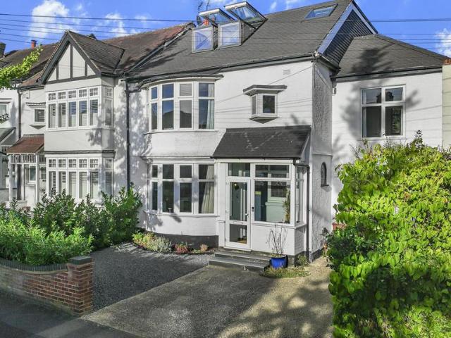 Kimberley Road, London E4 5 bed semi detached house to rent £4,000 pcm £923 pw