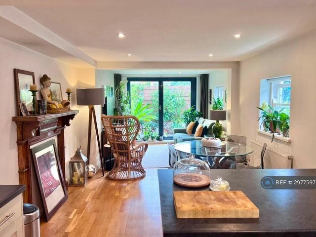Kimberley Road, London, SW9 1 bed flat to rent £2,400 pcm £554 pw