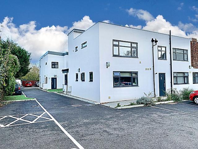 Kimbolton Road, Bedford MK41, 2 bed flat to rent, £1,300 pcm | PrimeLocation