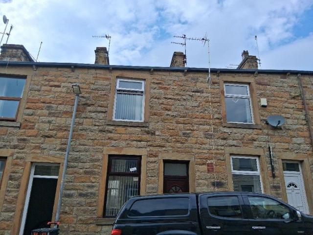 Burnley BB12 2 bed terraced house to rent £575 pcm £133 pw