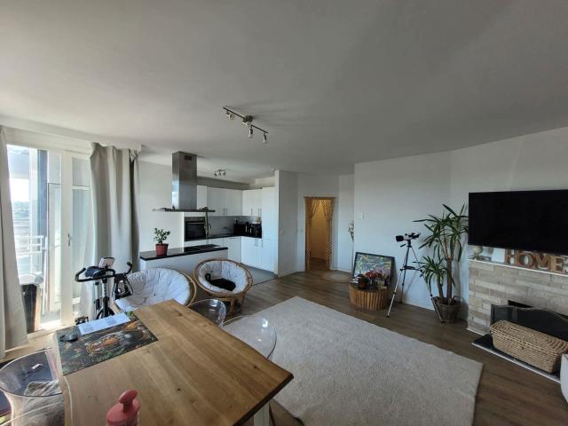 KIMMO: APPARTEMENT BON ETAT AVEC BALCON
