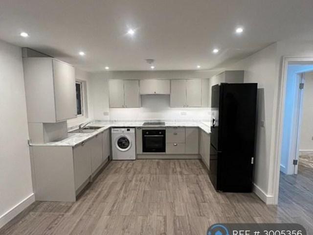 Kimptons Mead, Potters Bar, EN6 2 bed flat to rent £1,800 pcm £415 pw