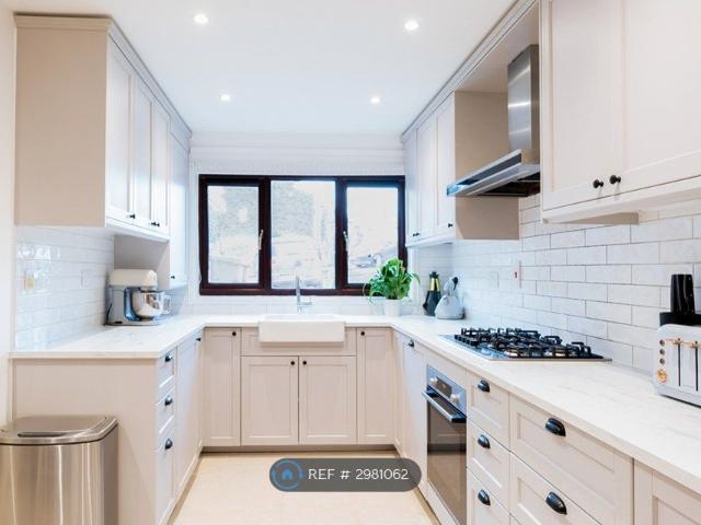 Kimptons Mead, Potters Bar EN6, 3 bed terraced house to rent, £2,500 pcm | PrimeLocation