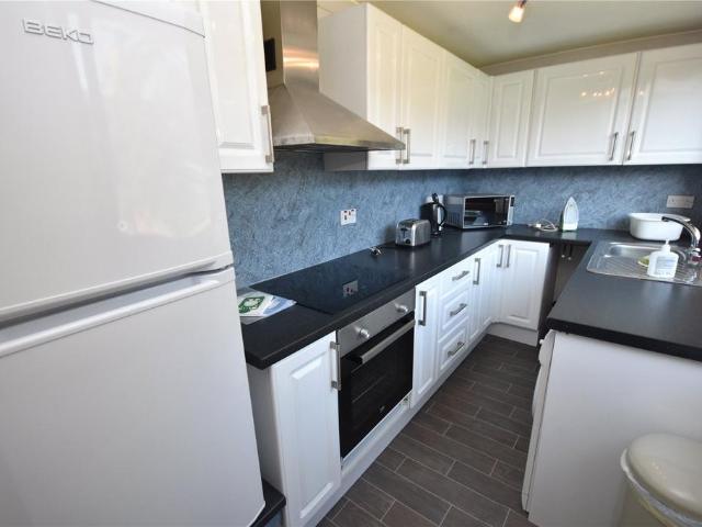 Kintore Place, Rosemount, Aberdeen, AB25 3 bed flat to rent £950 pcm £219 pw