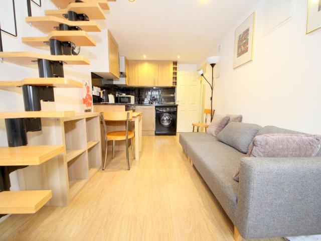 Kinderton Close, Southgate, London N14, 1 bed maisonette to rent, £1,350 pcm | PrimeLocation