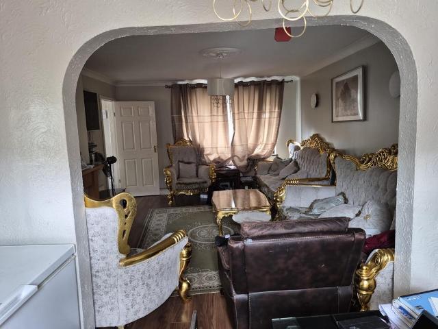 Kinder Close, London SE28 1 bed in a house share to rent £700 pcm £162 pw