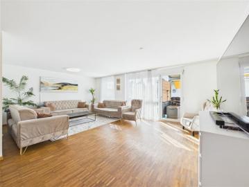 KINDERFREUNDLICH MIT BALKON UND LIFT