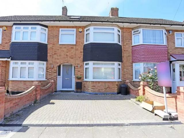 Kinfauns Road, Ilford IG3, 4 bed terraced house to rent, £2,900 pcm | PrimeLocation