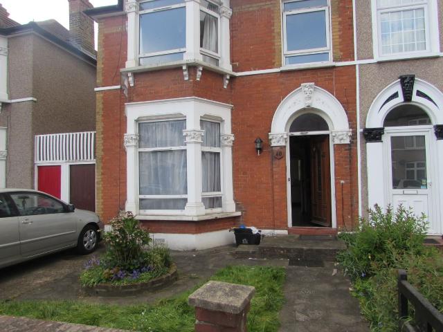 Kinfauns Road, Ilford, Ilford IG3, 4 bed terraced house to rent, £2,850 pcm | PrimeLocation