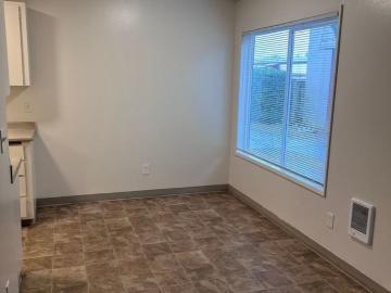 King Manor in Milwaukie 2 Bedroom Home for Rent at 7911 Se King Rd, Milwaukie, OR 97222 Southgate