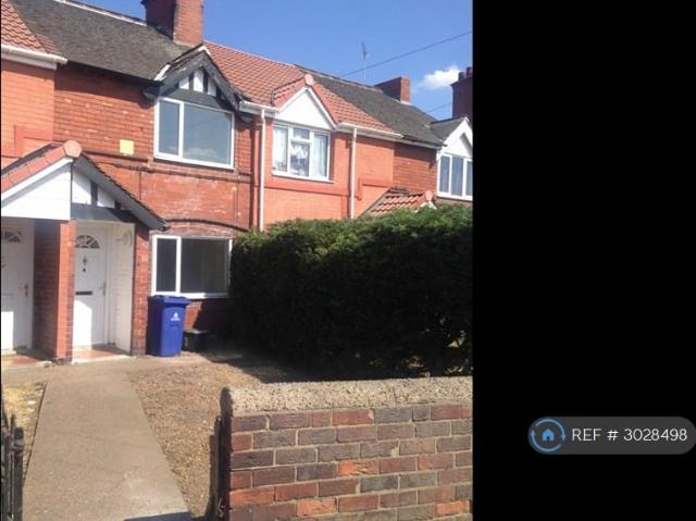 King Avenue, New Rossington. 3 bed terraced house to rent £850 pcm £196 pw