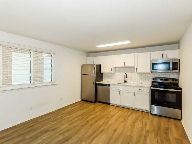 King and Co Charleston 2 Bedroom Apartment for Rent at 363 King St, Charleston, SC 29401