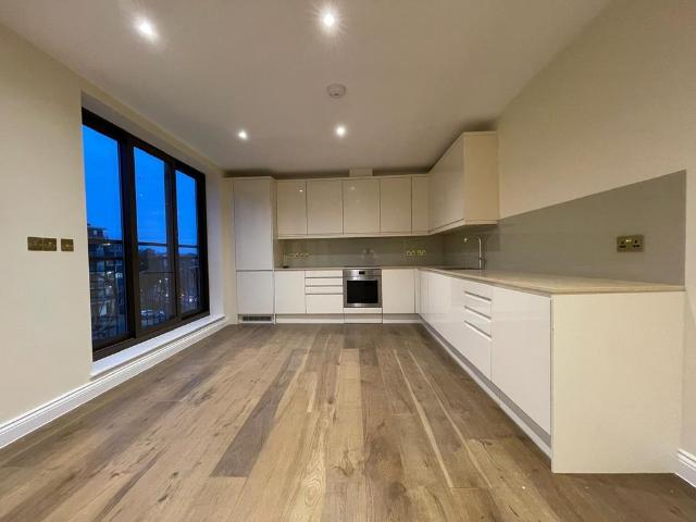 King Court, London E14 3 bed apartment to rent £3,250 pcm £750 pw