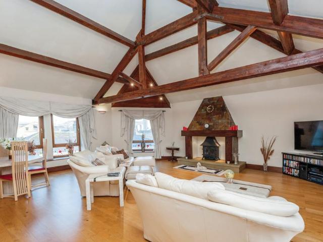 King Cross Street, West Yorkshire HX1 3 bed penthouse to rent £1,200 pcm £277 pw