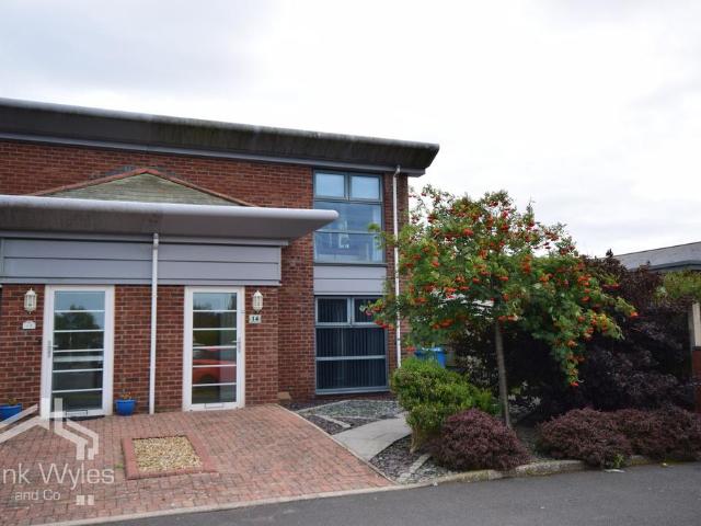 King Edward Avenue, Lytham St Annes. 3 bed end of terrace house to rent £1,100 pcm £254 pw