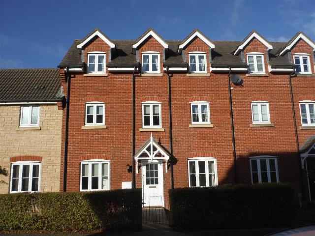 King Edward Close, Calne SN11, 3 bed terraced house to rent, £1,375 pcm | PrimeLocation