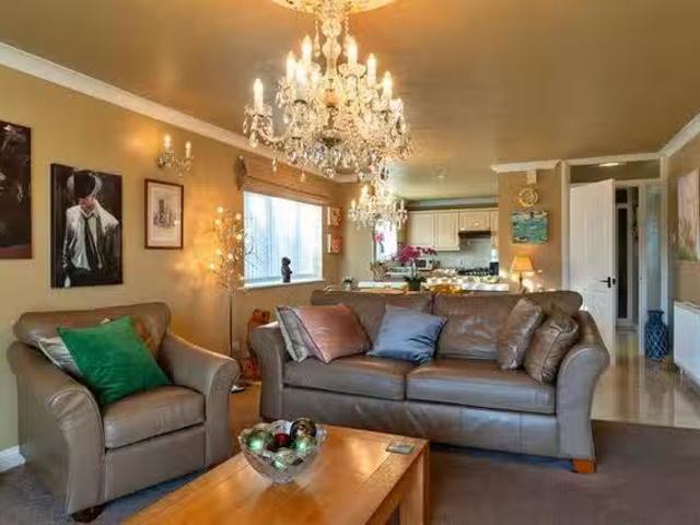 King Edward Crescent