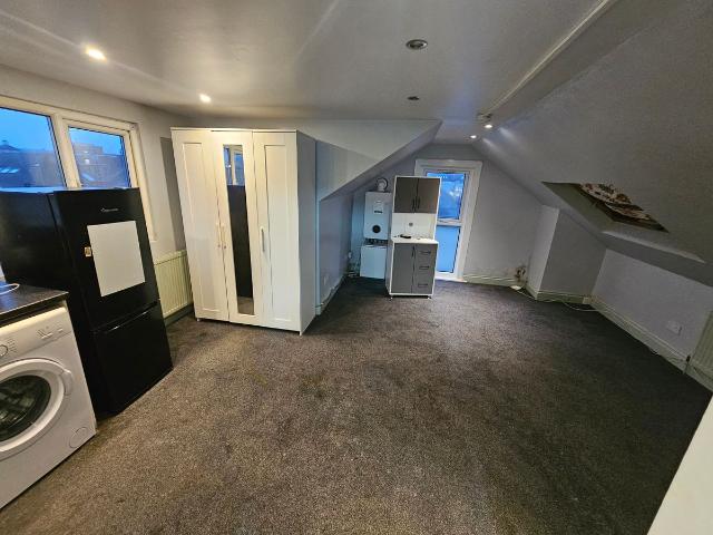 King Edward Road, Romford RM1, Studio to rent, £1,000 pcm | PrimeLocation