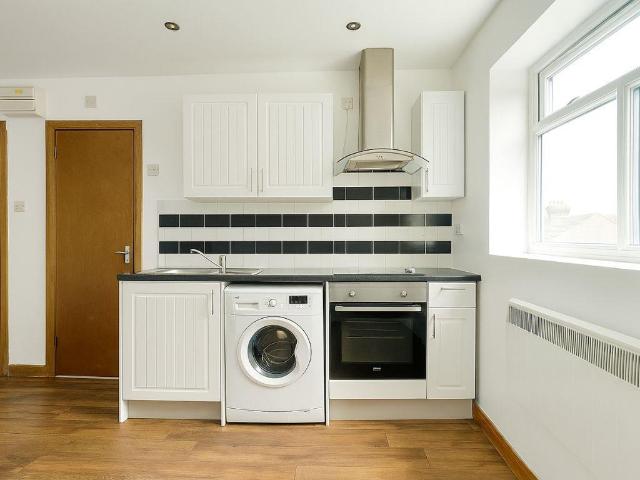 King Edward Road, Waltham Cross, EN8 1 bed apartment to rent £1,200 pcm £277 pw