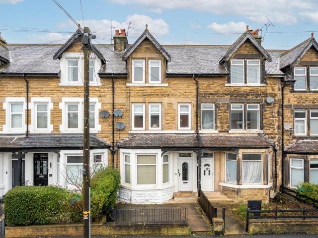 King Edwards Drive, Harrogate, HG1 2 bed apartment to rent £1,350 pcm £312 pw