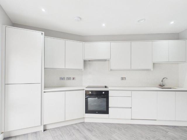 King Edwards Road, Barking IG11 1 bed apartment to rent £1,650 pcm £381 pw