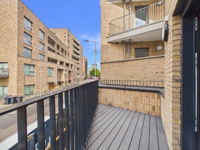 King Edwards Road, Barking IG11 2 bed apartment to rent £1,850 pcm £427 pw