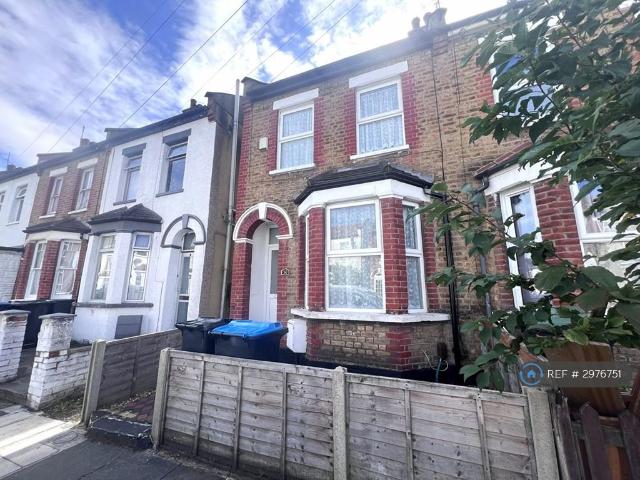 King Edwards Road, Enfield, EN3 3 bed end of terrace house to rent £2,200 pcm £508 pw