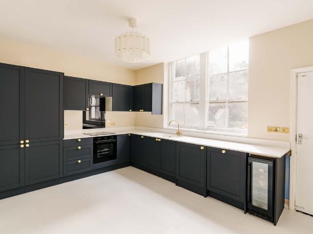 King Edward's Road, London E9, 4 bed flat to rent, £4,250 pcm | PrimeLocation