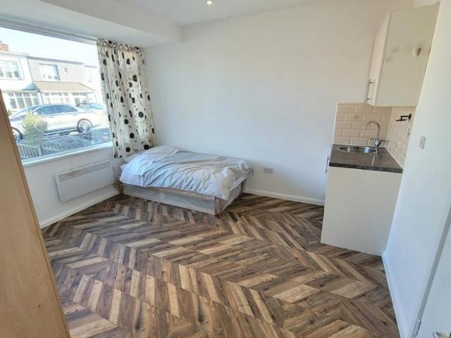 King George VI Avenue, Tilbury, RM18 1 bed in a house share to rent £775 pcm £179 pw