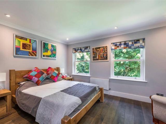 King George Square, Richmond, Surrey 4 bed terraced house to rent £9,000 pcm £2,077 pw