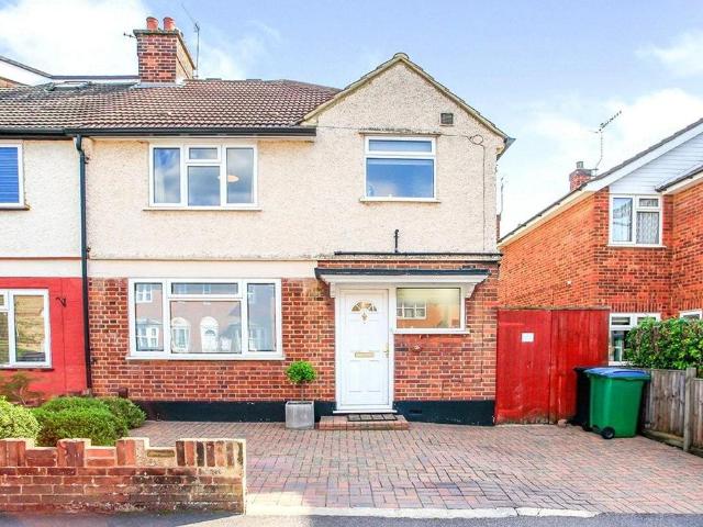 King Georges Avenue, Hertfordshire WD18 3 bed house to rent £2,250 pcm £519 pw