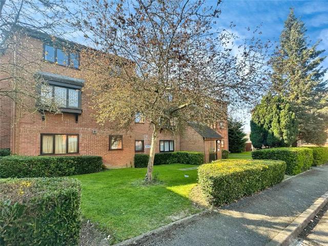 King Georges Avenue, Hertfordshire WD18 Studio to rent £1,100 pcm £254 pw