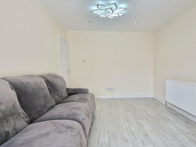 King Georges Avenue, Watford WD18, 4 bed property to rent, £2,400 pcm | PrimeLocation