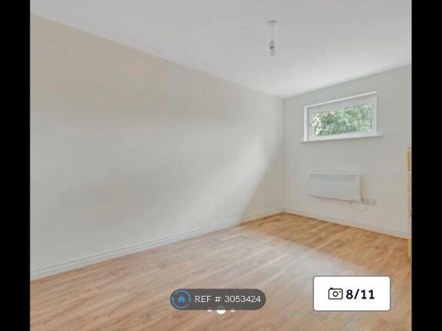 King Georges Avenue, Watford WD18, 2 bed flat to rent, £1,650 pcm | PrimeLocation