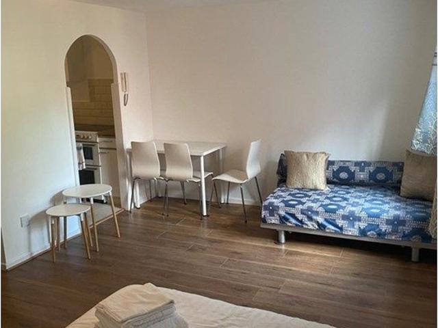 King George's Avenue, Watford WD18, Studio to rent, £1,100 pcm | PrimeLocation