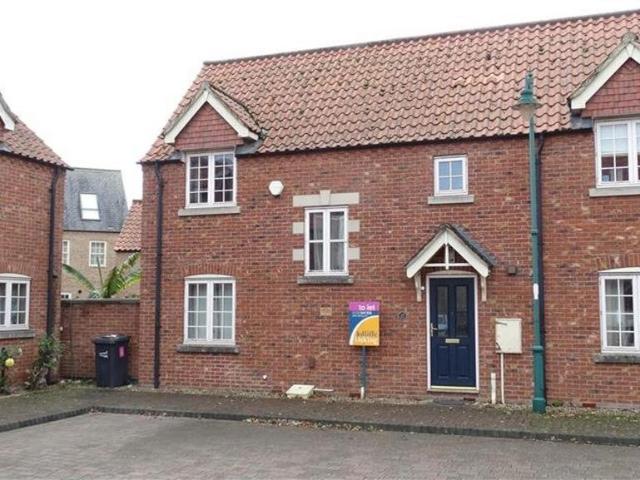 King Henry Chase, Bretton, PE3 9XE 3 bed semi detached house to rent £1,225 pcm £283 pw