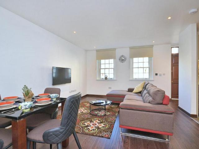 King Henry Terrace, Sovereign Court, E1W 2 bed flat to rent £2,396 pcm £553 pw