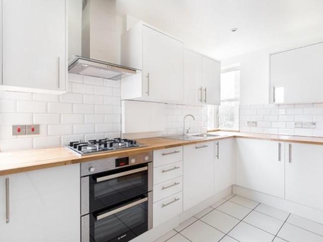 King Henry's Reach, Manbre Road 2 bed ground floor flat to rent £3,000 pcm £692 pw