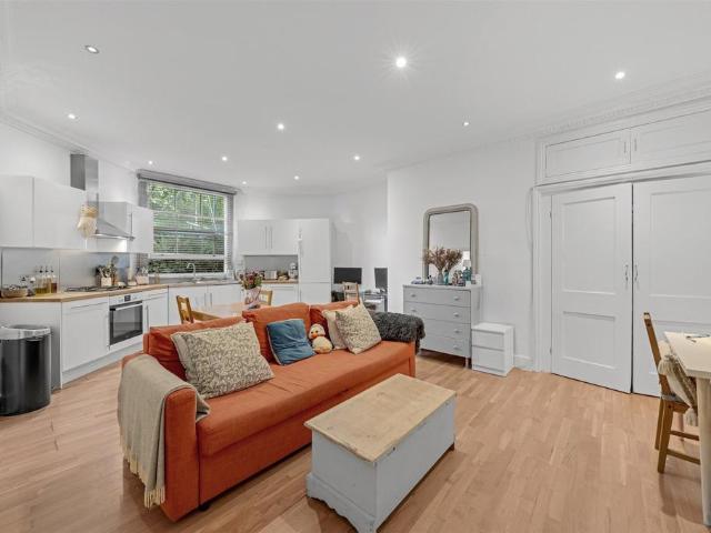 King Henrys Road, London, NW3 1 bed flat to rent £2,400 pcm £554 pw