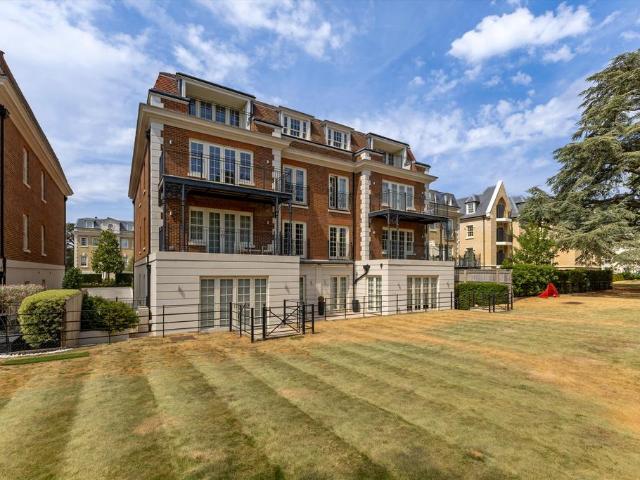 King John Square, Englefield Green. 2 bed flat to rent £5,100 pcm £1,177 pw