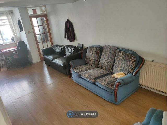 King John Street, Swindon SN1, 2 bed terraced house to rent, £850 pcm | PrimeLocation
