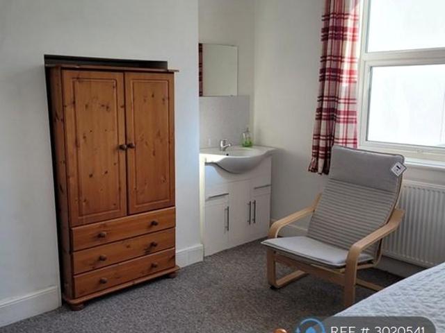 King Street, Weymouth, DT4 1 bed in a house share to rent £645 pcm £149 pw