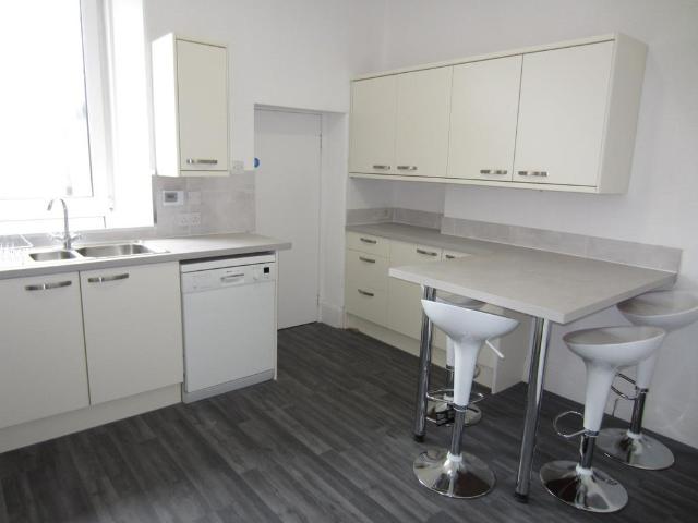 King Street, Aberdeen, AB24 3 bed flat to rent £1,995 pcm £460 pw