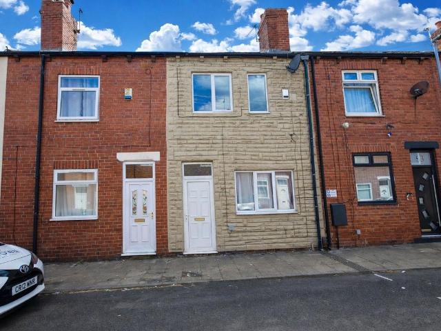 King Street, Castleford WF10, 3 bed terraced house to rent, £850 pcm | PrimeLocation