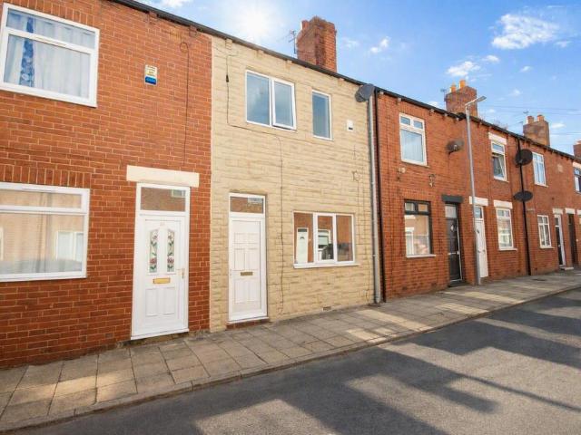 King Street, Castleford 3 bed terraced house to rent £850 pcm £196 pw