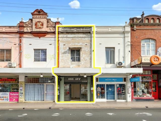 FREEHOLD SHOP & 4BR RESIDENCE