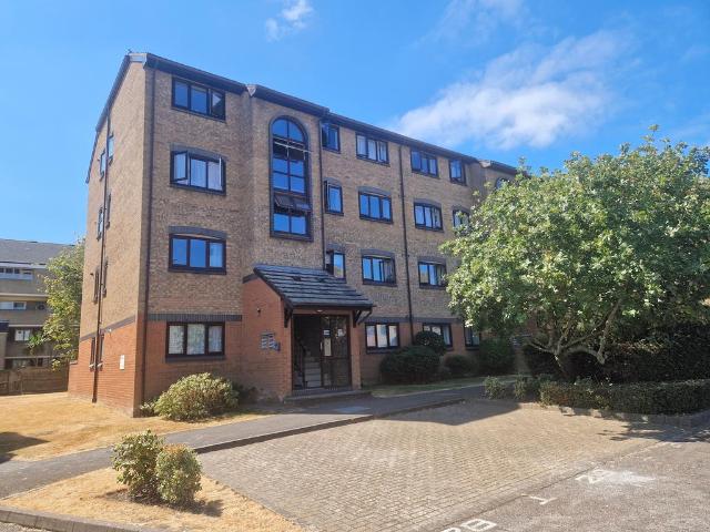 King Street, Gosport PO12 2 bed flat to rent £900 pcm £208 pw
