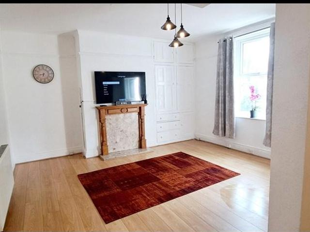 King Street, Lindley, Huddersfield, HD3 2 bed terraced house to rent £900 pcm £208 pw